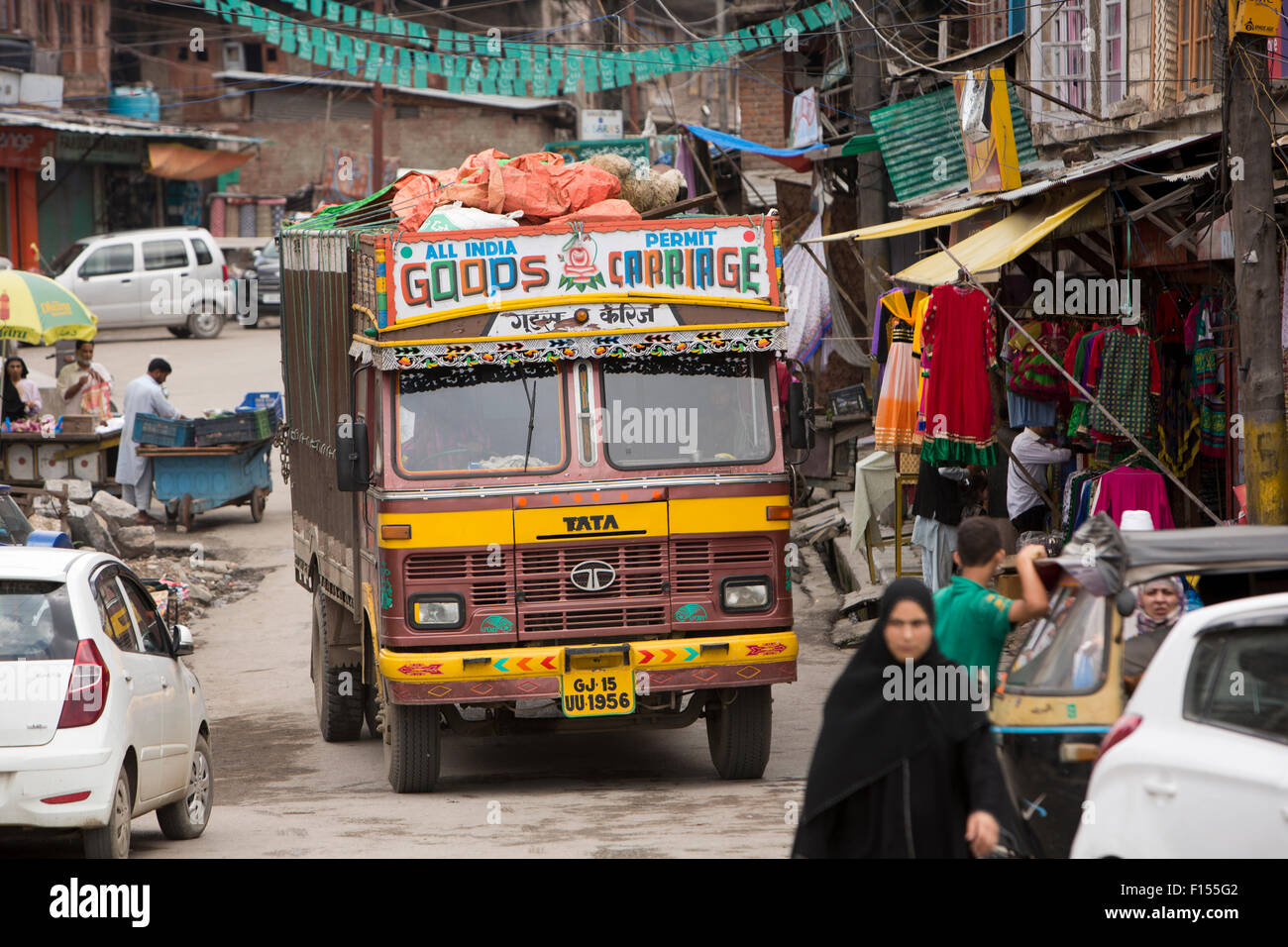 India, Jammu & Kashmir, Srinagar, old city, heavy wagon passing through bazaar Stock Photo