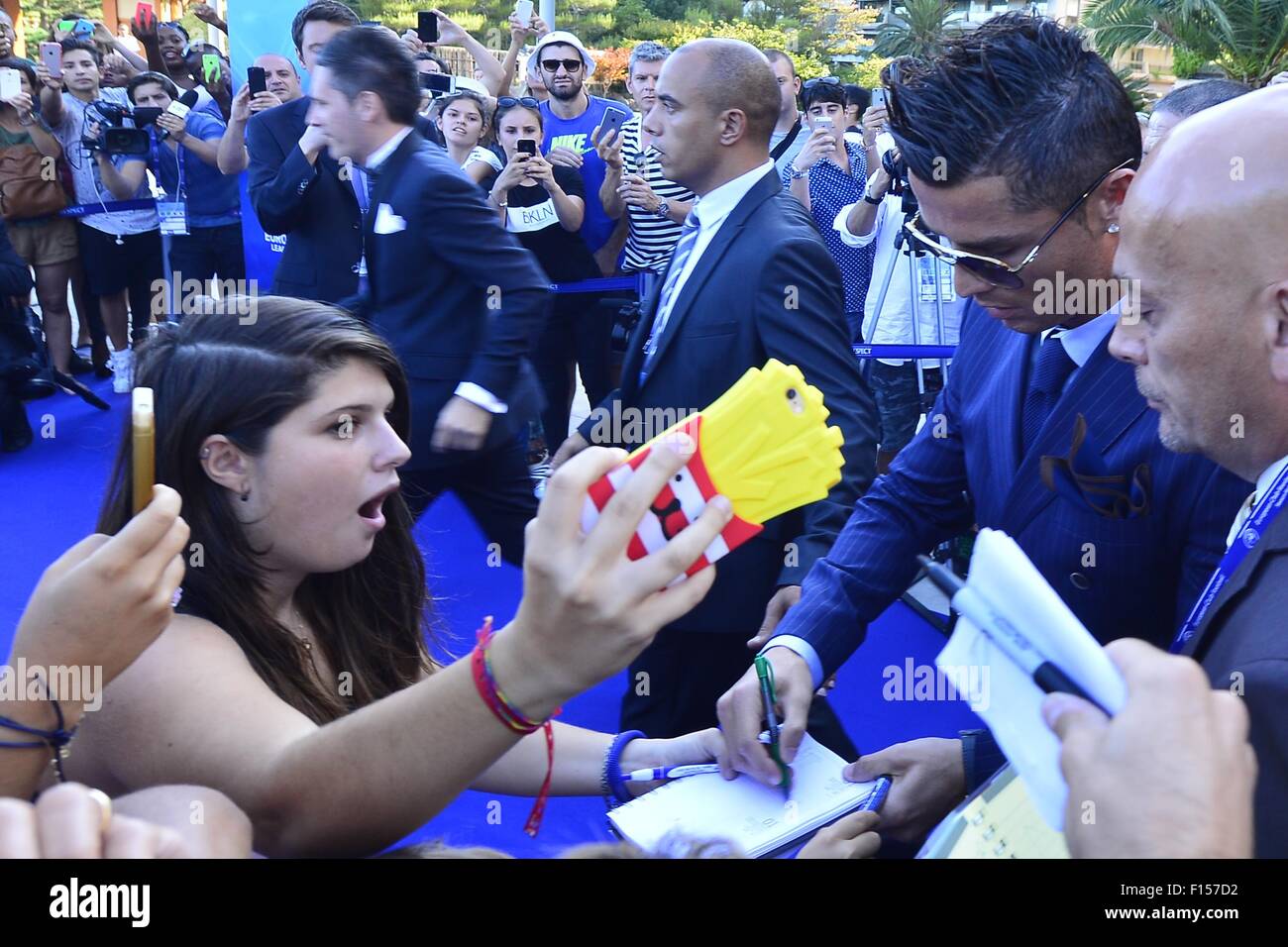 Monaco. 27th Aug, 2015. Real Madrid forward CRISTIANO RONALDO autographing  for fans while walking in the Forum Grimaldi Blue Carpet to attend the best  Europe soccer player election 2015. Credit: Marcio Machado/ZUMA