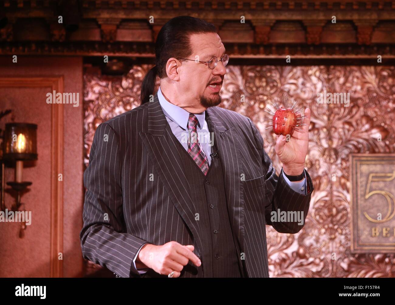 Penn teller on broadway meet hi-res stock photography and images - Alamy