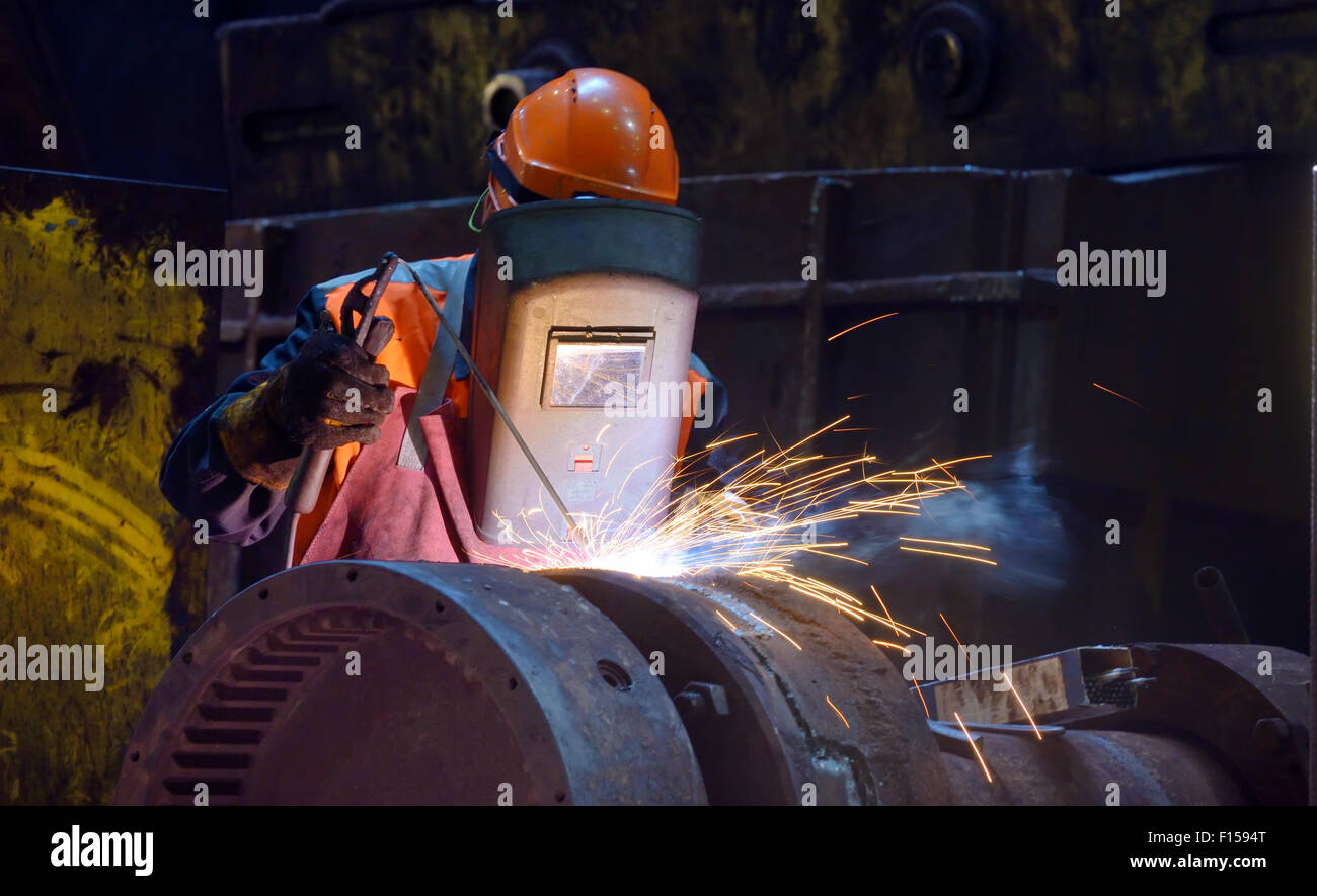 Mechanic welding hires stock photography and images Alamy