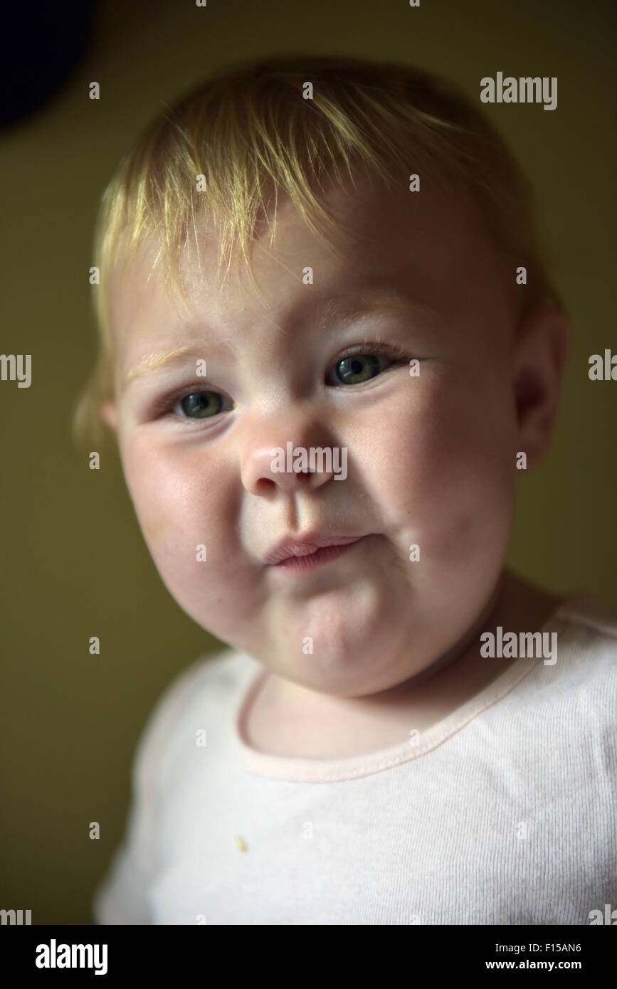 Crying baby erupting teeth hires stock photography and images Alamy