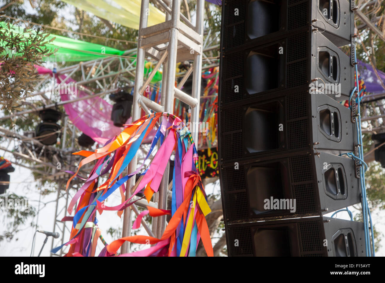 Concert speakers hires stock photography and images Alamy