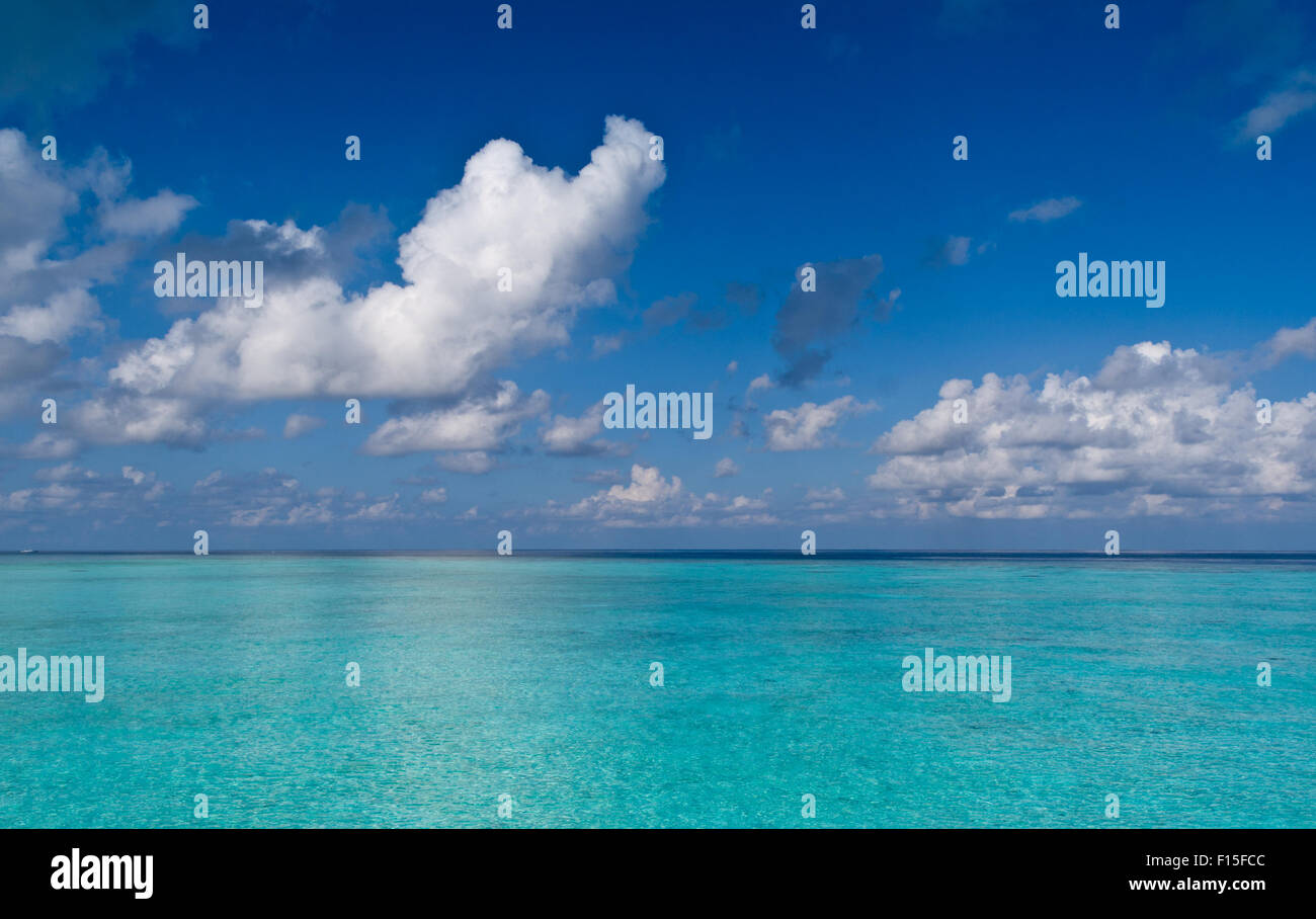 Ocean view. Blue turquoise and calmed water Stock Photo - Alamy