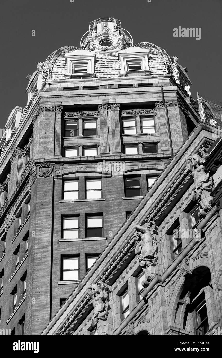 The 17-storey Beaux-Arts Sun Tower building in downtown Vancouver, British Columbia, Canada Stock Photo