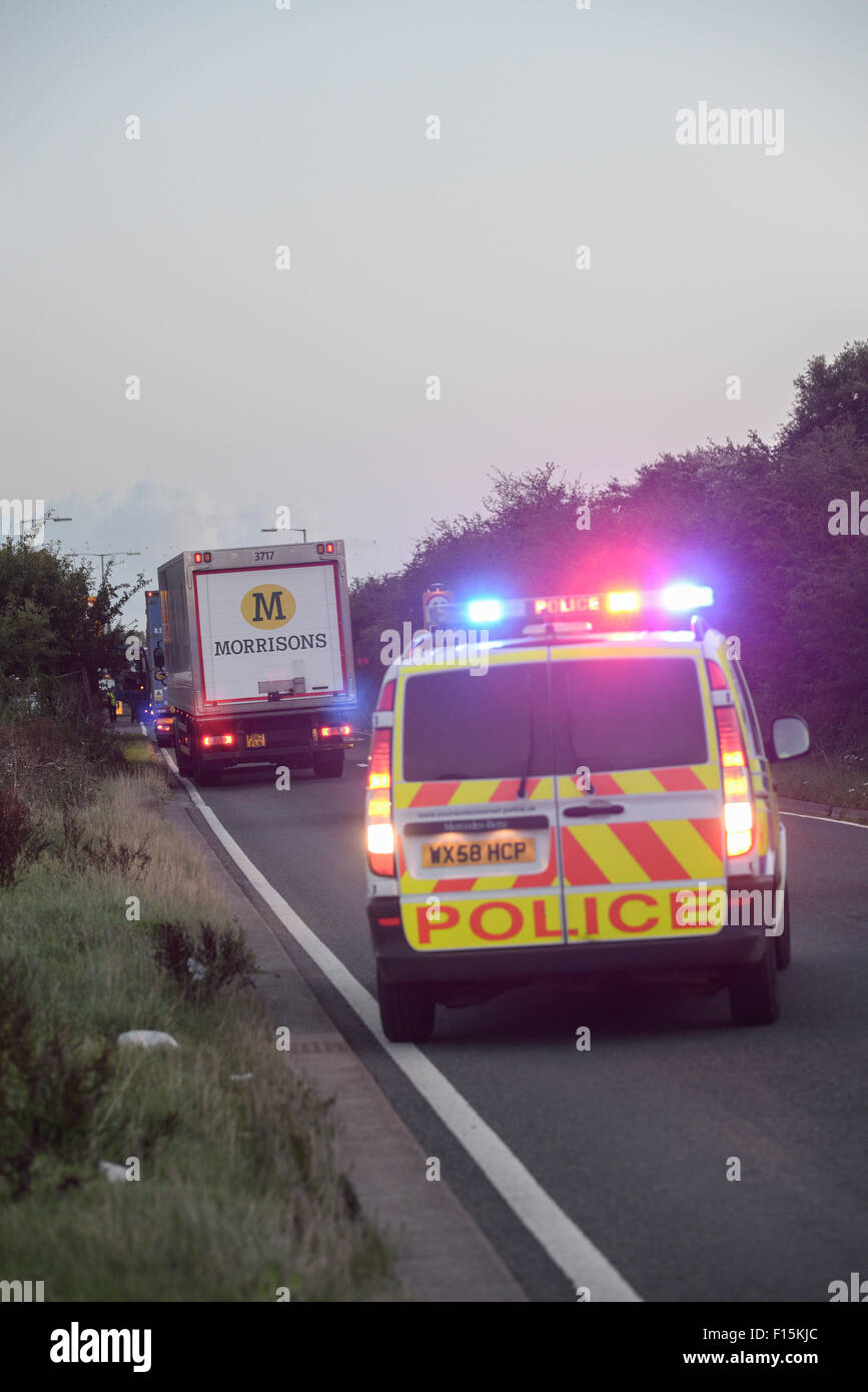 Bridgwater, UK. 27th August, 2015. Police have had to impose improvised road blocks on surrounding roads to house the ever increasing lorry car park in Bridgwater. Credit:  Michael Scott/Alamy Live News Stock Photo