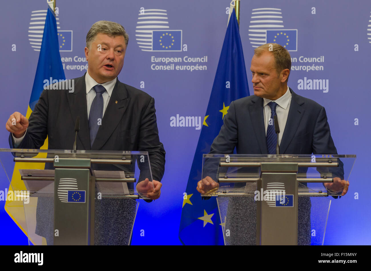 Belgium. 27th Aug, 2015. President of Ukraine Petro Poroshenko (L) and President Donald Tusk (R) give a media press conference at the end of the meeting and state the latest remarks, after his visit to the European Council headquarters. the meeting will be the opportunity to follow the discussions held during the year on the crisis in Eastern Ukraine. © Jonathan Raa/Pacific Press/Alamy Live News Stock Photo