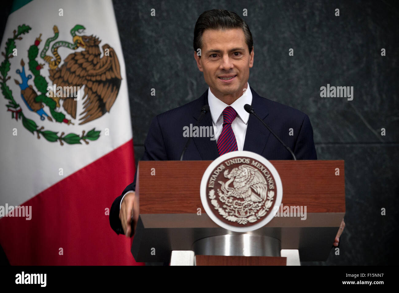 Mexico City, Mexico. 27th Aug, 2015. Mexico's President Enrique Pena Nieto speaks during a press conference to announce cabinet reshuffle at the official residence of Los Pinos, in Mexico City, capital of Mexico, on Aug. 27, 2015. According to local press, Mexican President Enrique Pena Nieto announced Thursday ten changes within the State Secretariats and federal agencies. © Alejandro Ayala/Xinhua/Alamy Live News Stock Photo