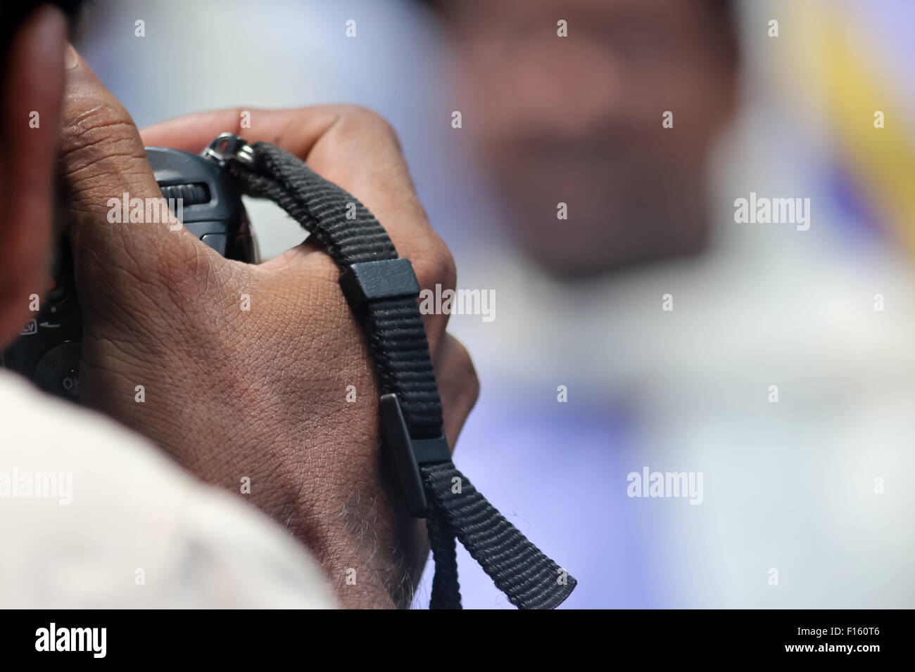 Journalist holding camera Stock Photo Alamy