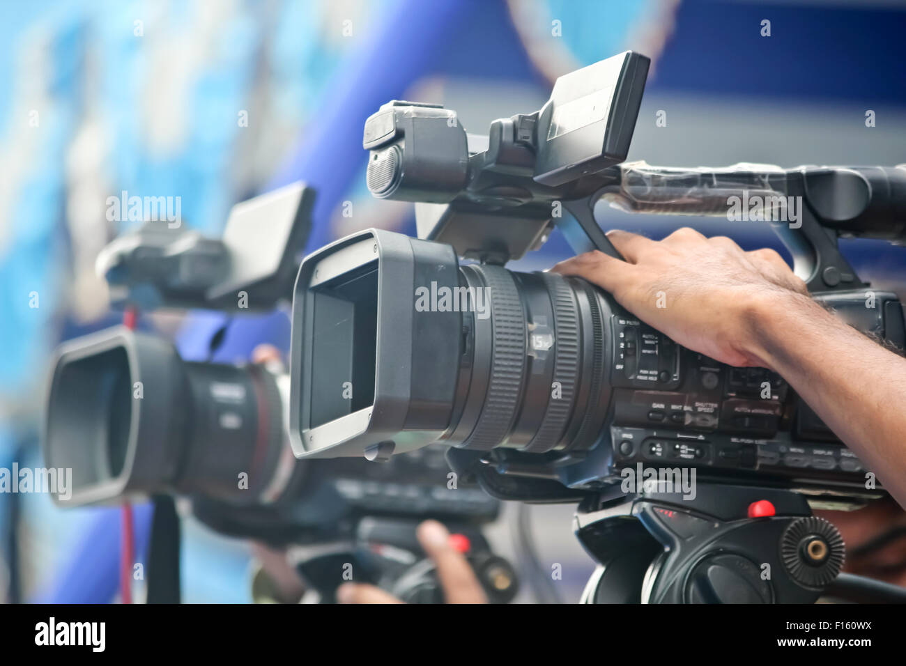 Journalist holding camera Stock Photo Alamy