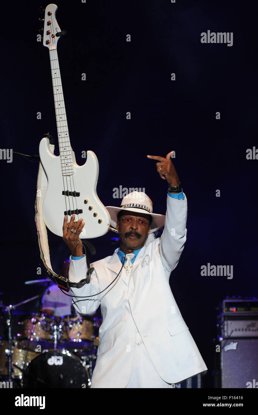Philadelphia, Pennsylvania, USA. 27th Aug, 2015. Legendary bass guitarist, LARRY GRAHAM, performing at the Dell Music Center's 'Essence Of Entertainment' 2015 summer concert series Graham formerly bassist for Sly and The Family Stone is the frontman for his own group. Graham Central Station Credit:  Ricky Fitchett/ZUMA Wire/Alamy Live News Stock Photo
