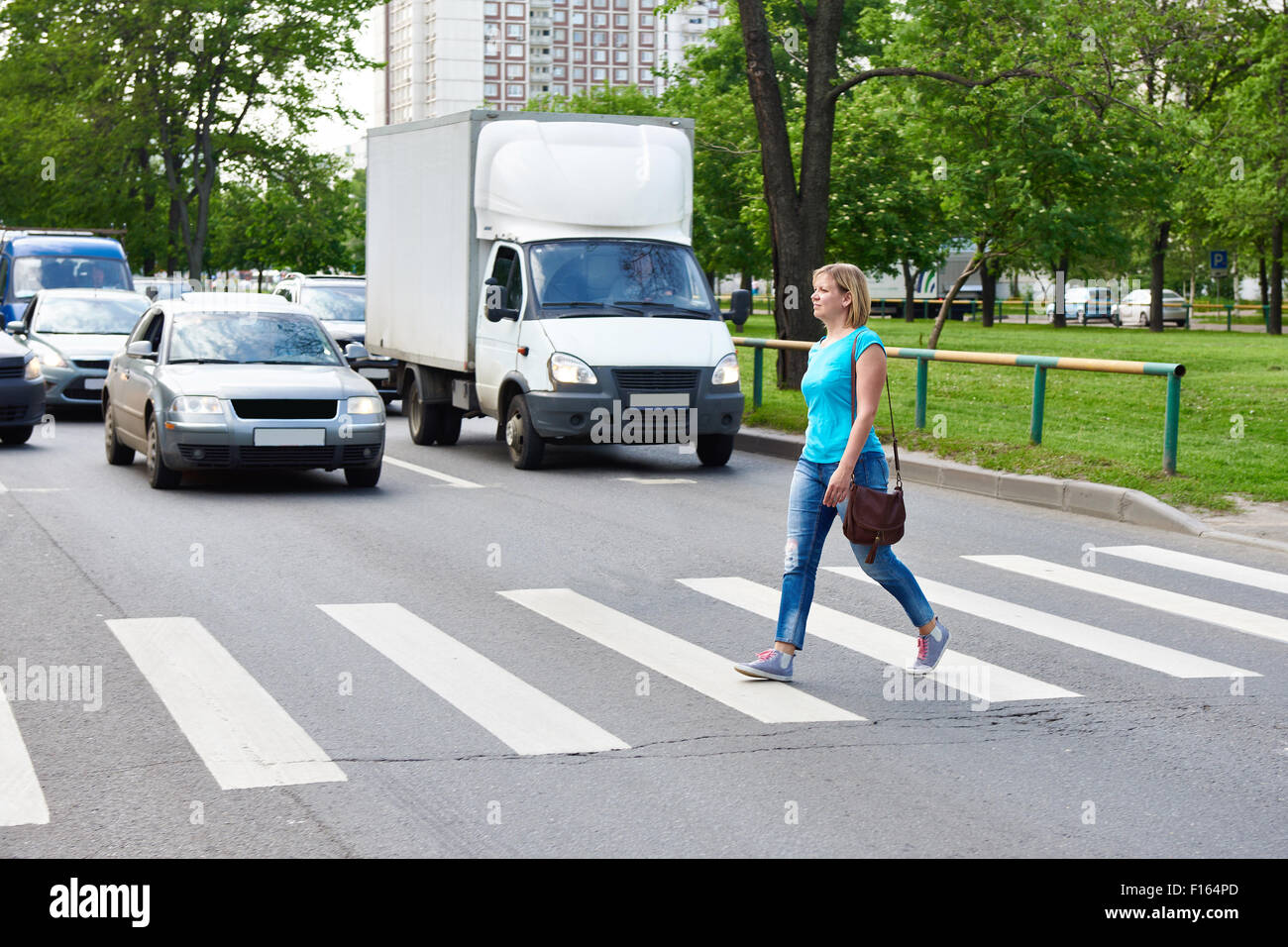 Пешеходный переход снижение скорости. Пешеходный переход для фотошопа. Пешеходный переход. Пешеход. Пешеходный переход снижение скорости.