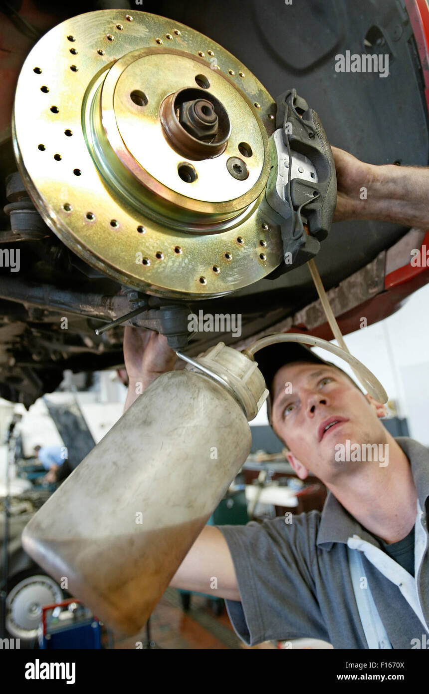Vocational auto repair hi-res stock photography and images - Alamy