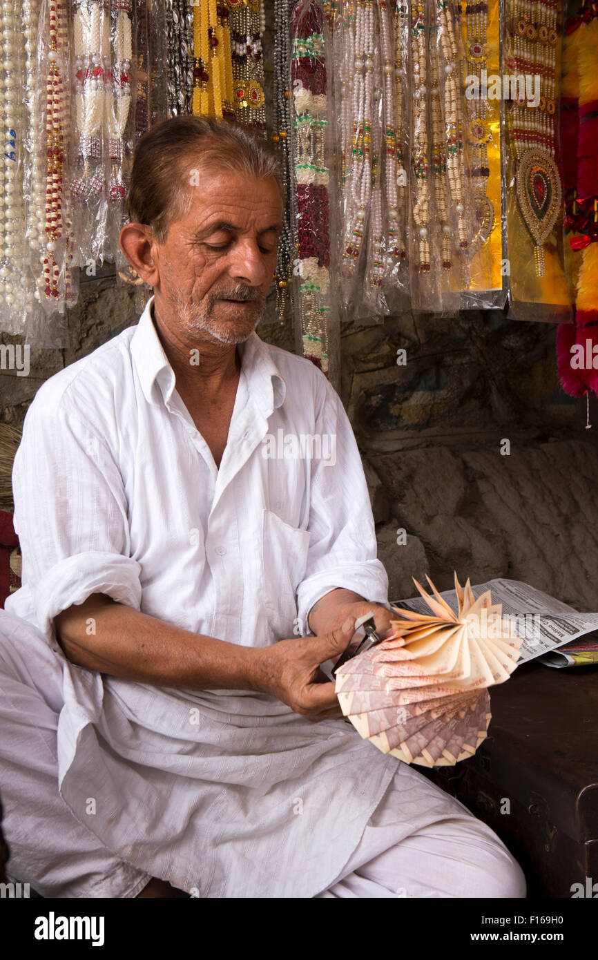 India, Jammu & Kashmir, Srinagar, old city, Sri Ranbir Gunj bazaar, wedding money garland maker at work Stock Photo