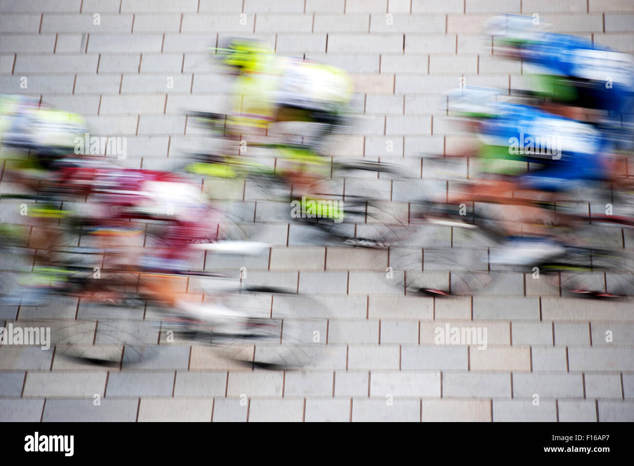 Racing blur hi-res stock photography and images - Alamy