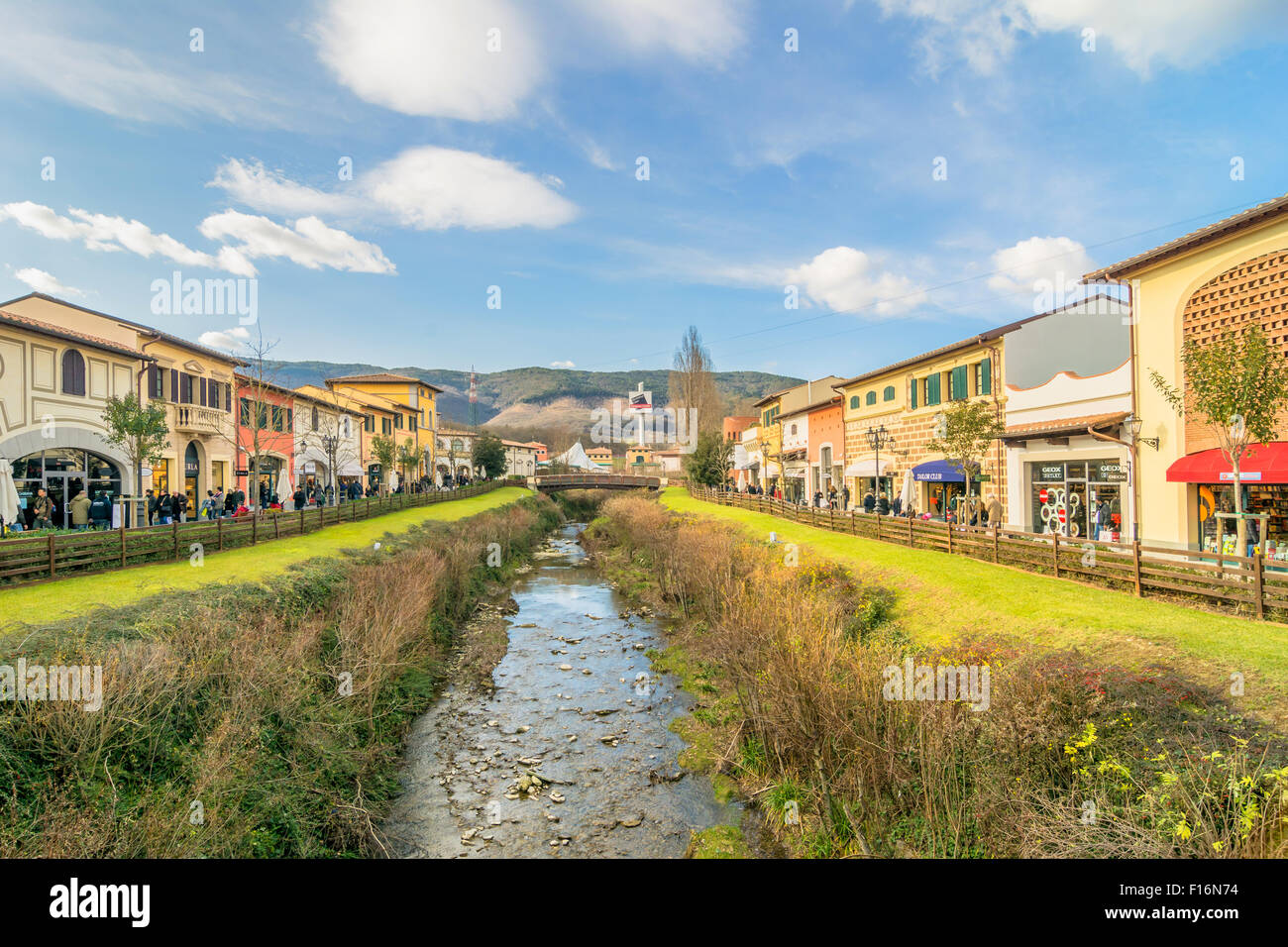 Shopping outlet italy hi-res stock photography and images - Alamy