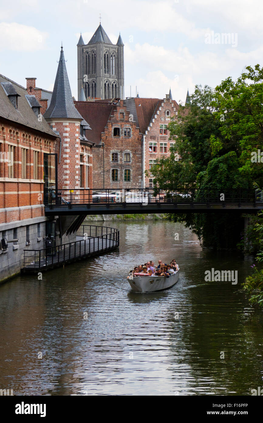 Sightseeing boat with tourists on the river Lye in Ghend, Belgium Stock Photo