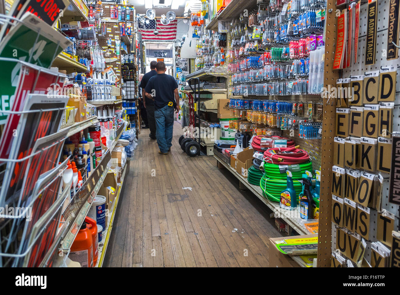 City diy store hi-res stock photography and images - Page 3 - Alamy