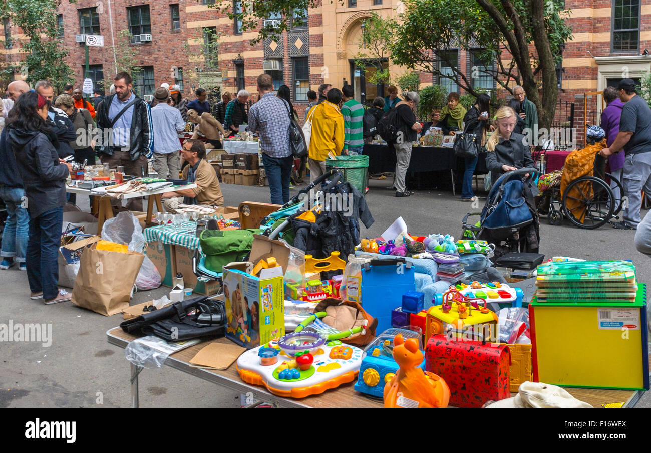 New York City, USA, Large Crowd People, Shopping on Street at outdoor Chelsea Street Flea Market, Summer, browsing vintage shop Stock Photo