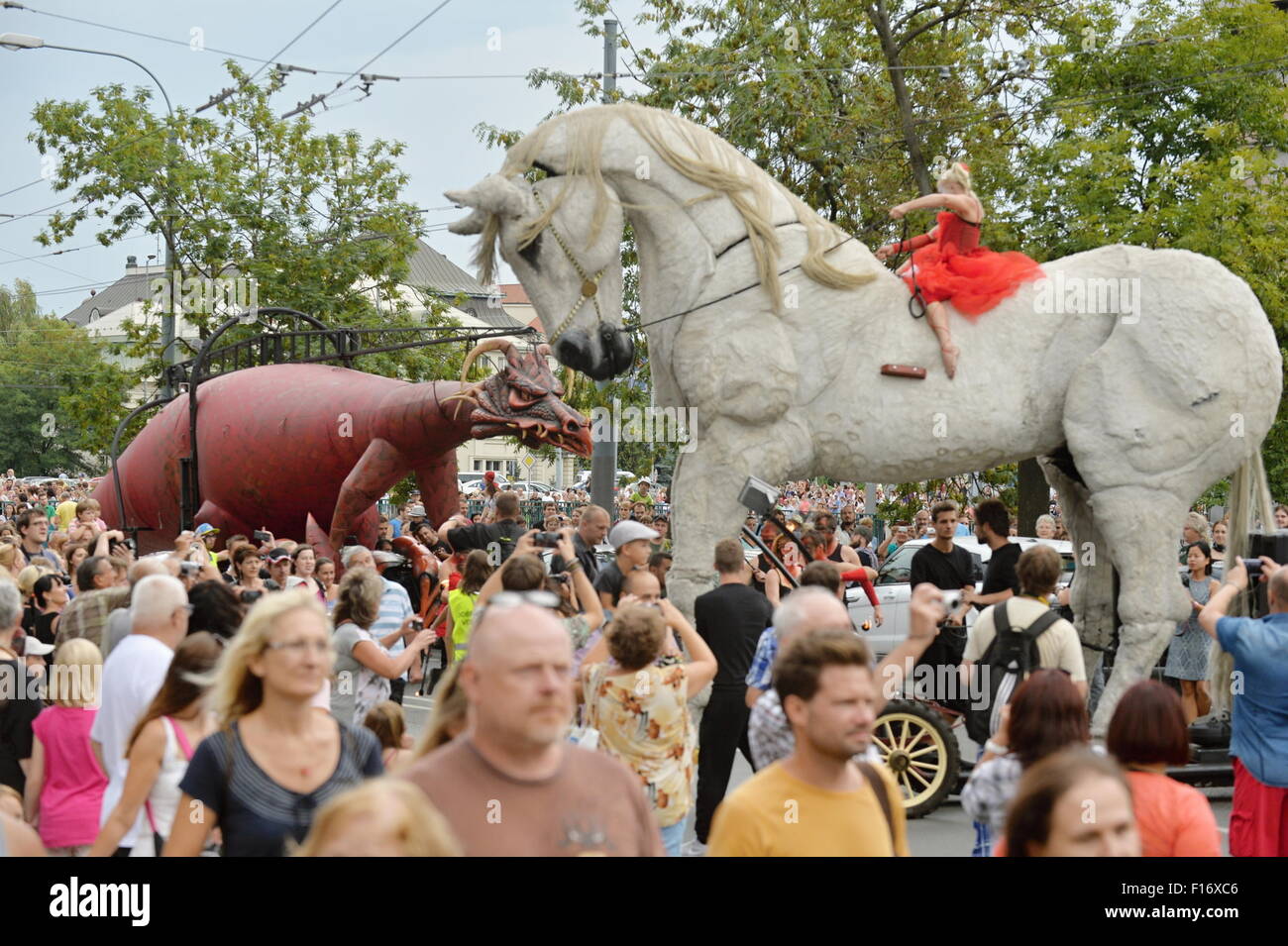 Giant festival puppets spain hires stock photography and images Alamy