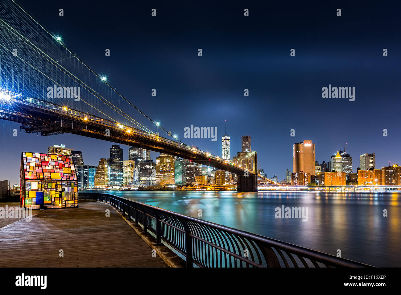 Brooklyn Bridge and the Lower Manhattan skyline by night as viewed from  Brooklyn Bridge Park in New York City Stock Photo