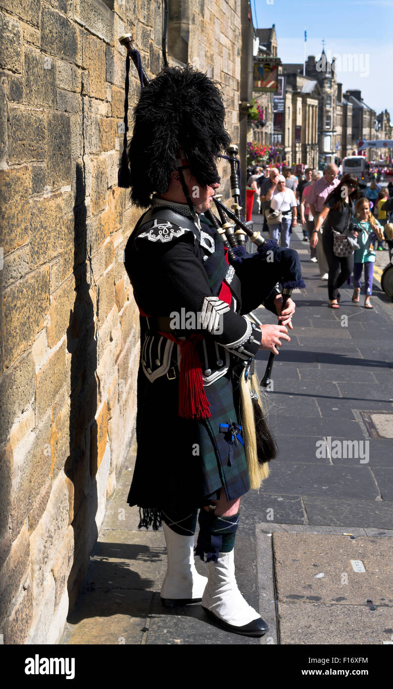 Scottish man kilt hi-res stock photography and images - Alamy