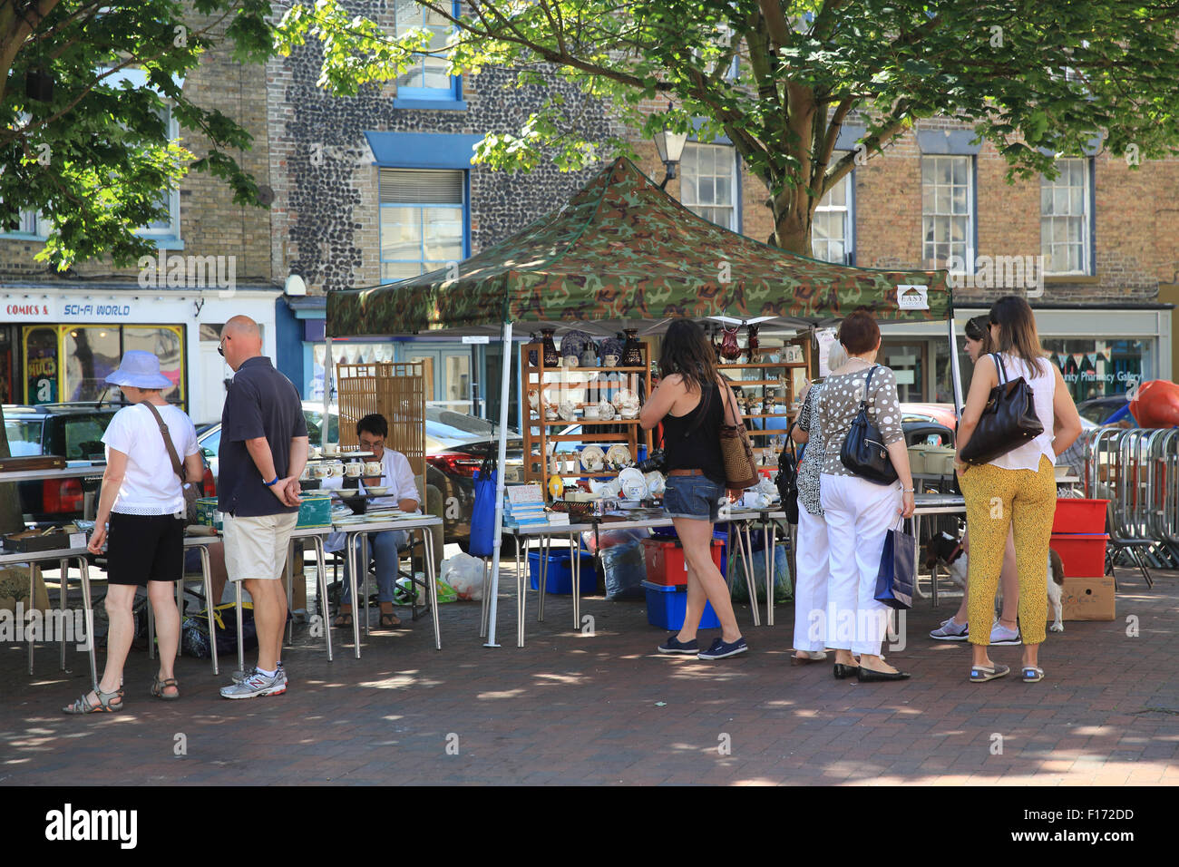 Weekend market stalls england hi-res stock photography and images - Alamy