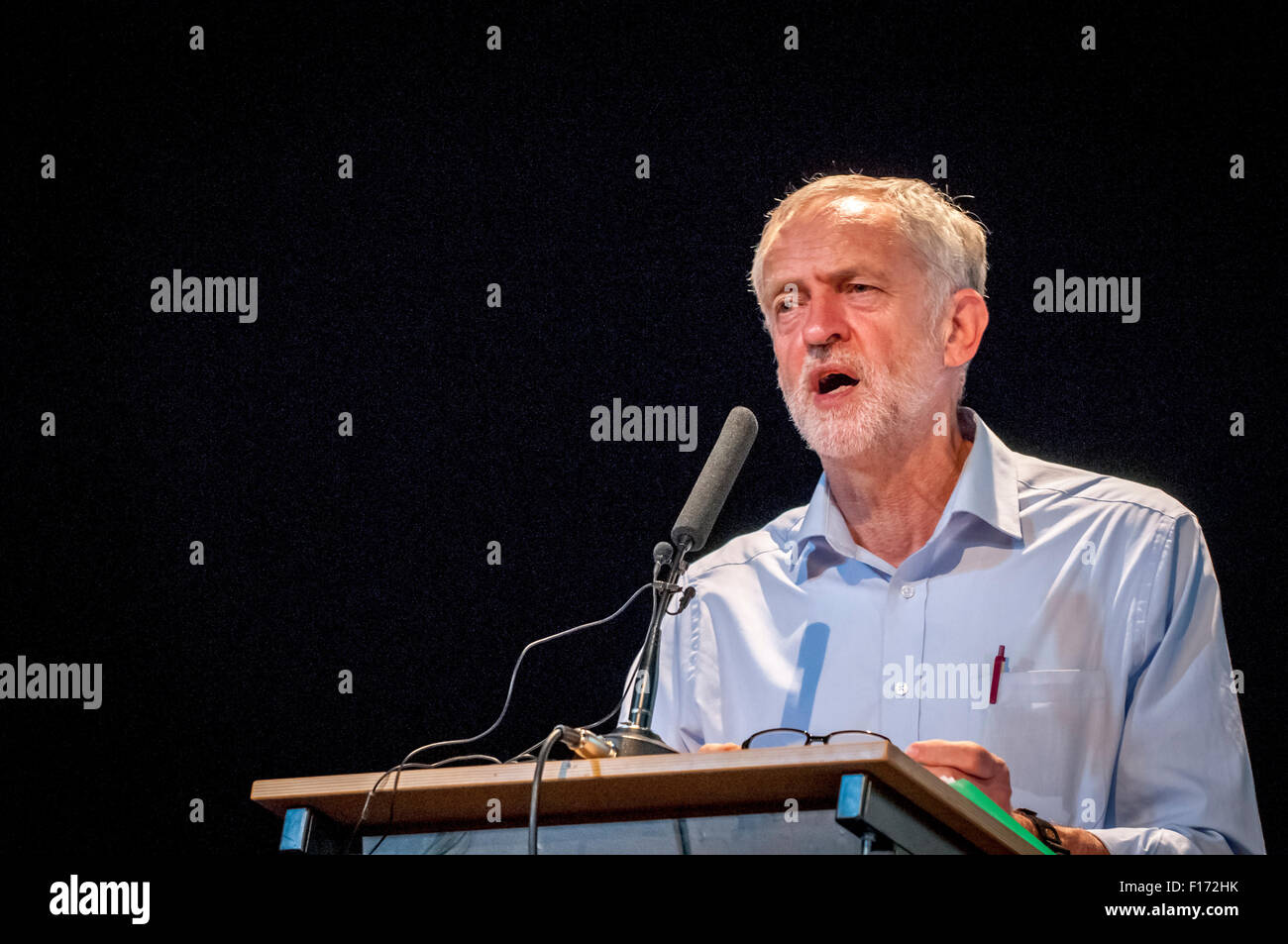 Exeter, UK. 28th Aug, 2015. Jeremy Corbyn adresses the audience during the rally in Exeter in front of 500 supporters at the Exeter Corn Exchange Credit:  Clive Chilvers/Alamy Live News Stock Photo