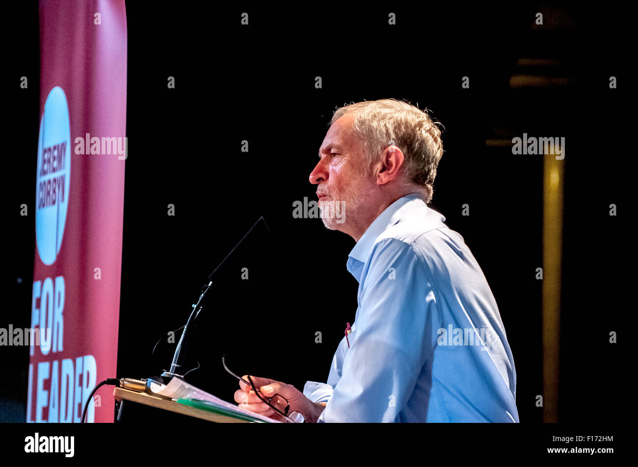 Exeter, UK. 28th Aug, 2015. Jeremy Corbyn adresses the audience during the rally in Exeter in front of 500 supporters at the Exeter Corn Exchange Credit:  Clive Chilvers/Alamy Live News Stock Photo