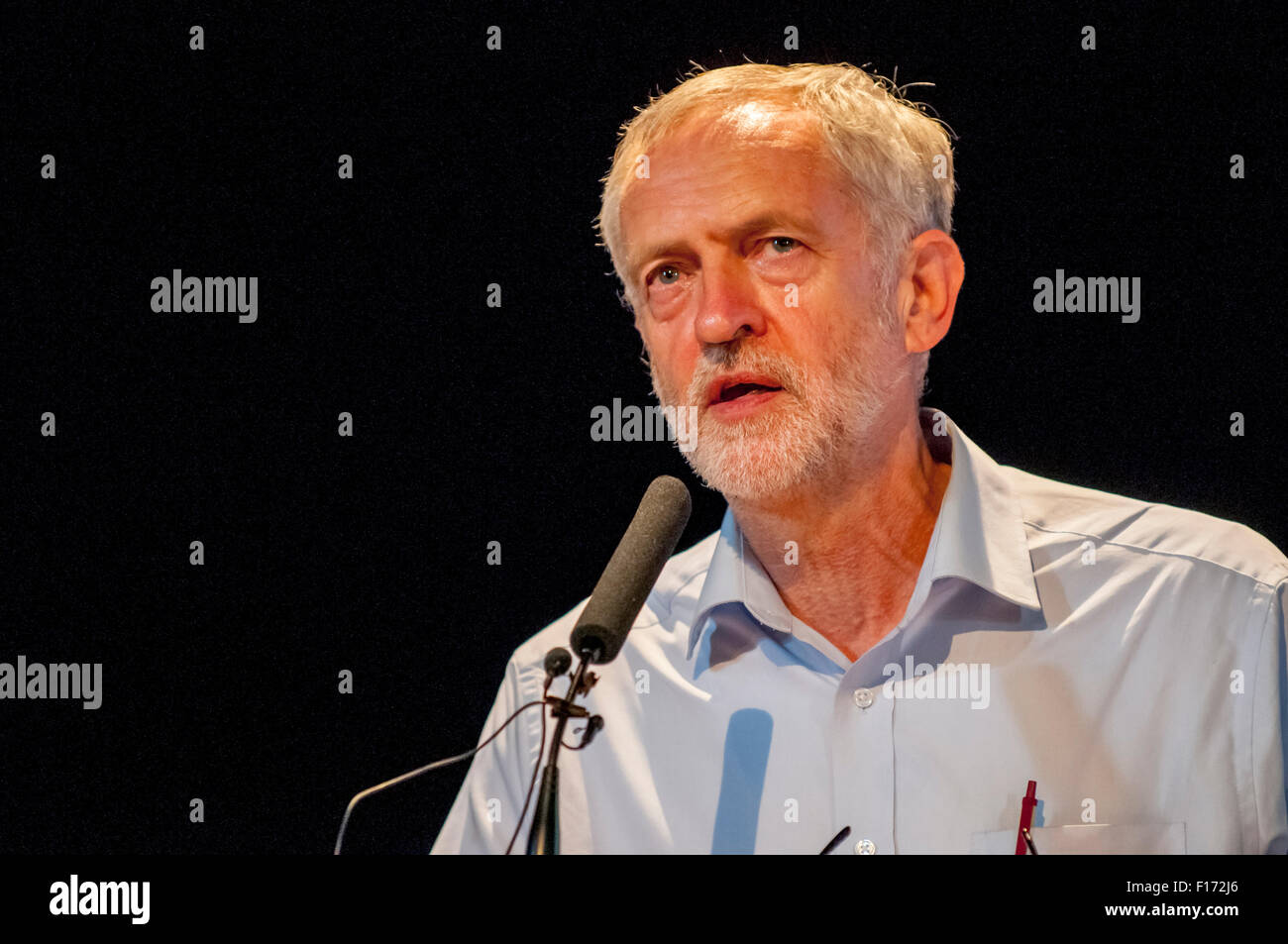 Exeter, UK. 28th Aug, 2015. Jeremy Corbyn addresses the audience during the rally in Exeter in front of 500 supporters at the Exeter Corn Exchange Credit:  Clive Chilvers/Alamy Live News Stock Photo