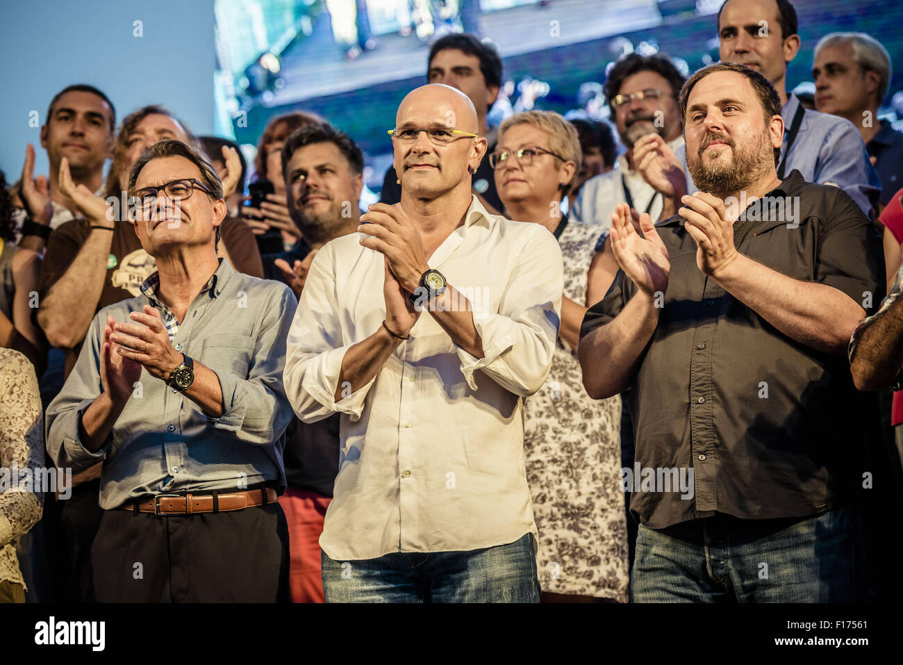 Barcelona, Catalonia, Spain. 28th Aug, 2015. Catalan president Artur Mas (L), Raul Romeva (C) and ORIOL JUNQUERAS (R) number 4, 1 and 5 of the pro-independence cross-party electoral list 'Junts pel Si' (Together for the yes) during their 'Festival of the Candidates' in Barcelona. Credit:  Matthias Oesterle/ZUMA Wire/Alamy Live News Stock Photo