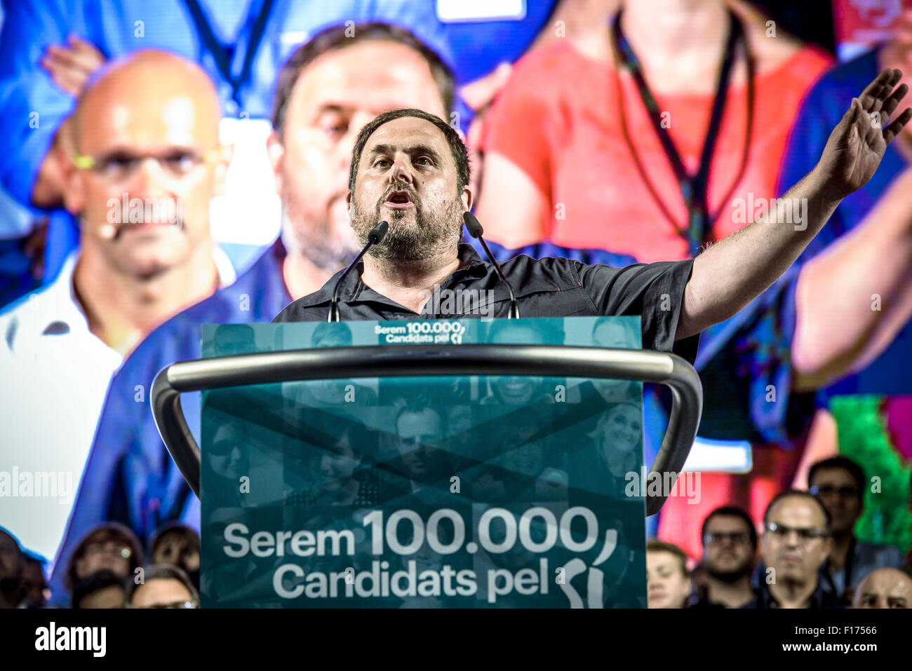 Barcelona, Catalonia, Spain. 28th Aug, 2015. ORIOL JUNQUERAS, president of the ERC party and number 5 of the pro-independence cross-party electoral list 'Junts pel Si' (Together for the yes) delivers a lively speech during the 'Festival of the Candidates' in Barcelona. Credit:  Matthias Oesterle/ZUMA Wire/Alamy Live News Stock Photo