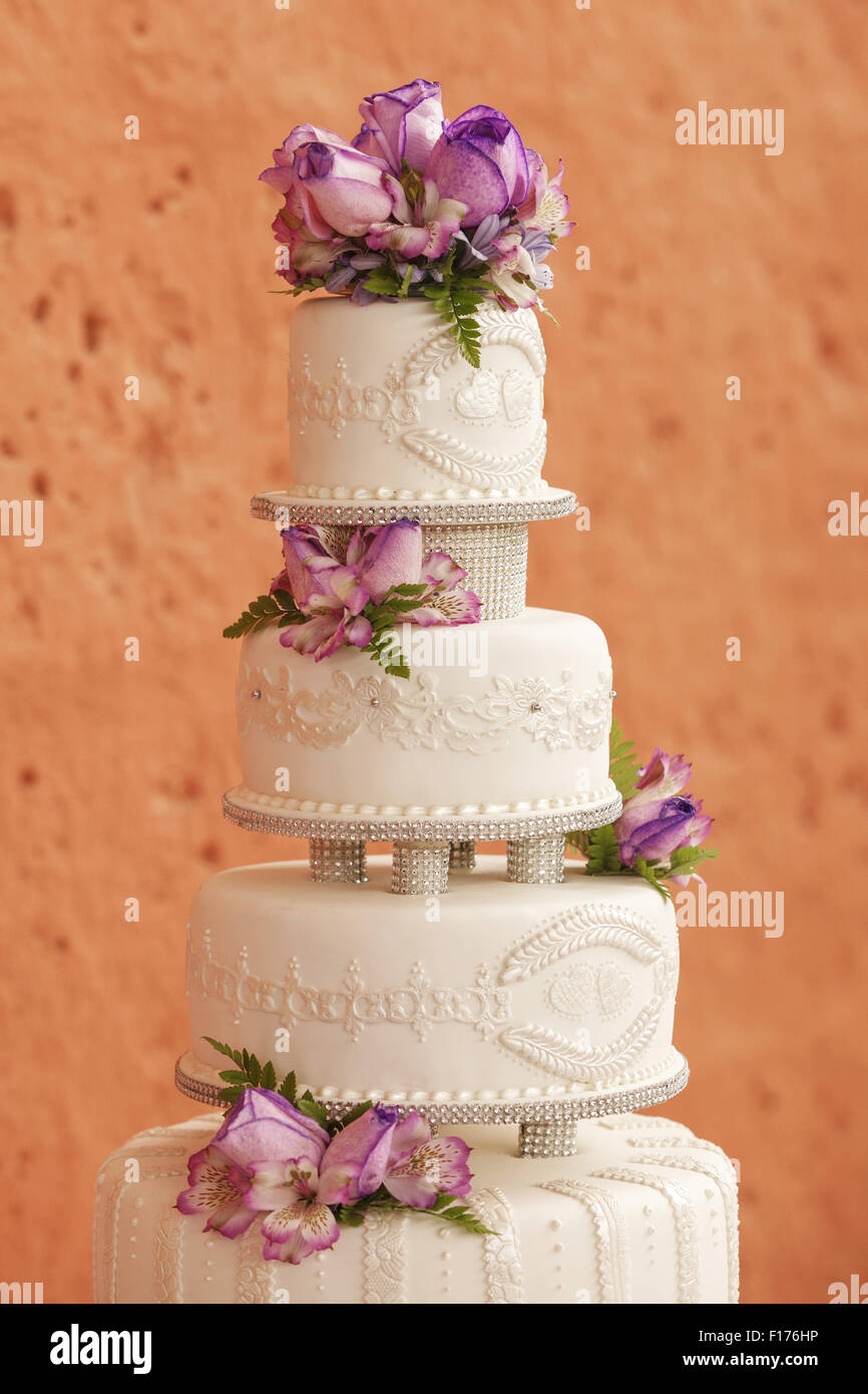 White wedding cake decorated with flowers Stock Photo Alamy