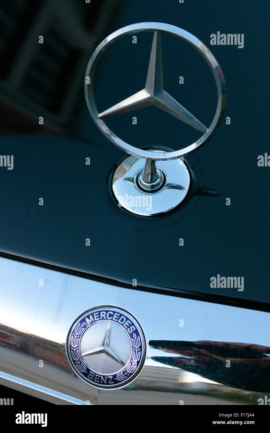 Mercedesstern hi-res stock photography and images - Alamy