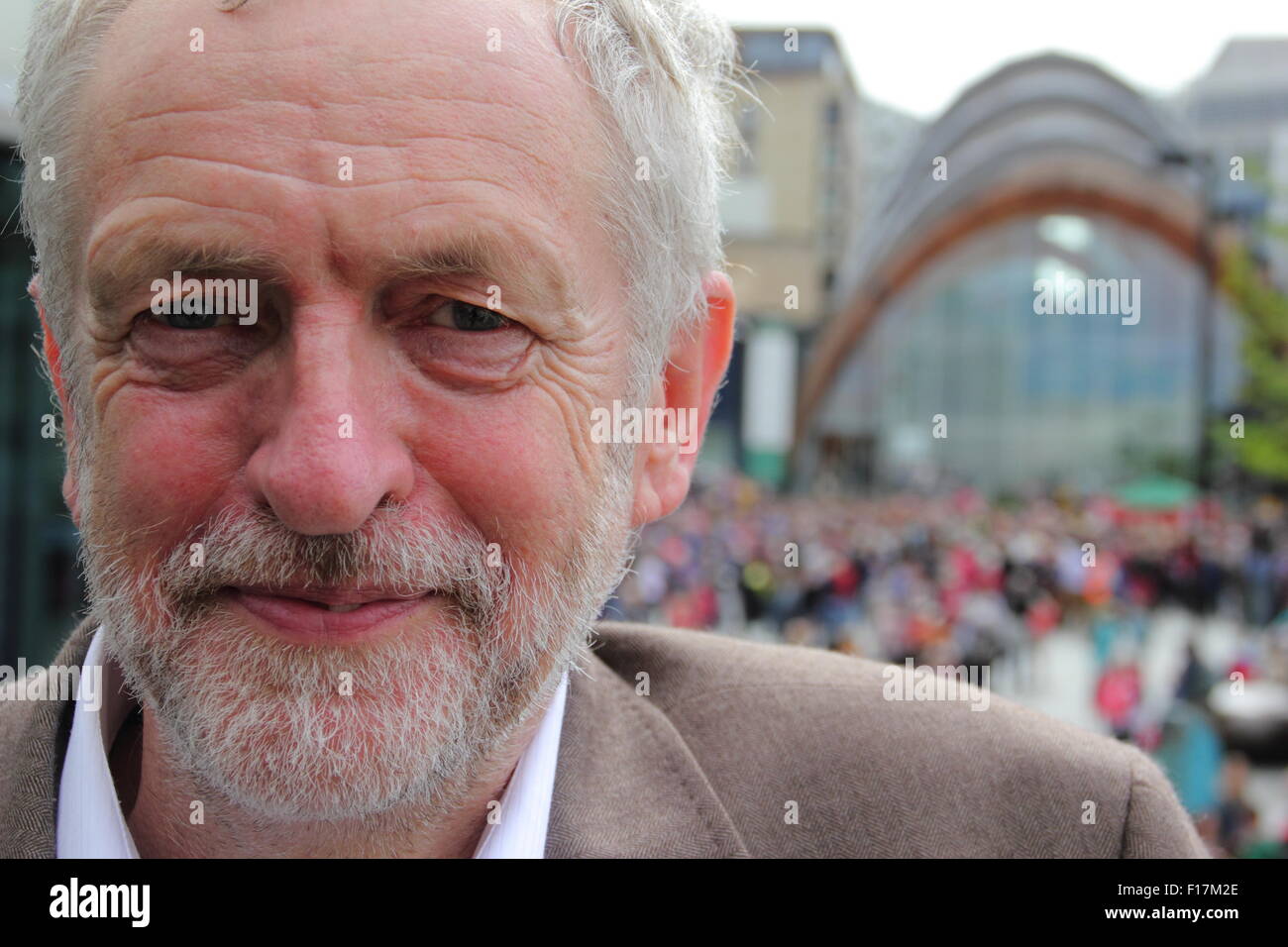 Sheffield, UK. 29 August 2015. Labour Party leadership candidate, Jeremy Corbyn at the Crucible Theatre overlooking Tudor Square where people have gathered to hear the frontrunner in the Labour Party leadership contest speak before he addresses an audience inside the city's theatre. The leadership ballot closes on 10 September with results announced on 12 September 2015. Credit:  Deborah Vernon/Alamy Live News Stock Photo