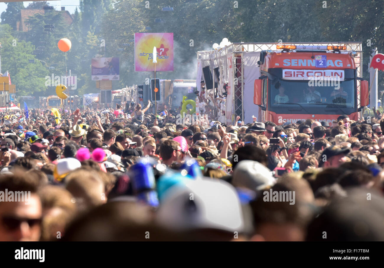 Zurich, Switzerland. 29th Aug, 2015. A million people dance and party