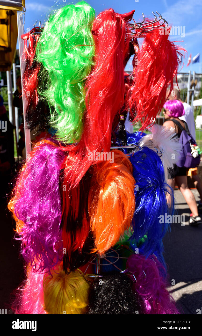 Zurich, Switzerland. 29th Aug, 2015. For those who forgot their fancy dress: colourful wigs for sale at Zurich Streetparade, one of the world's largest techno music event. Credit:  Erik Tham/Alamy Live News Stock Photo