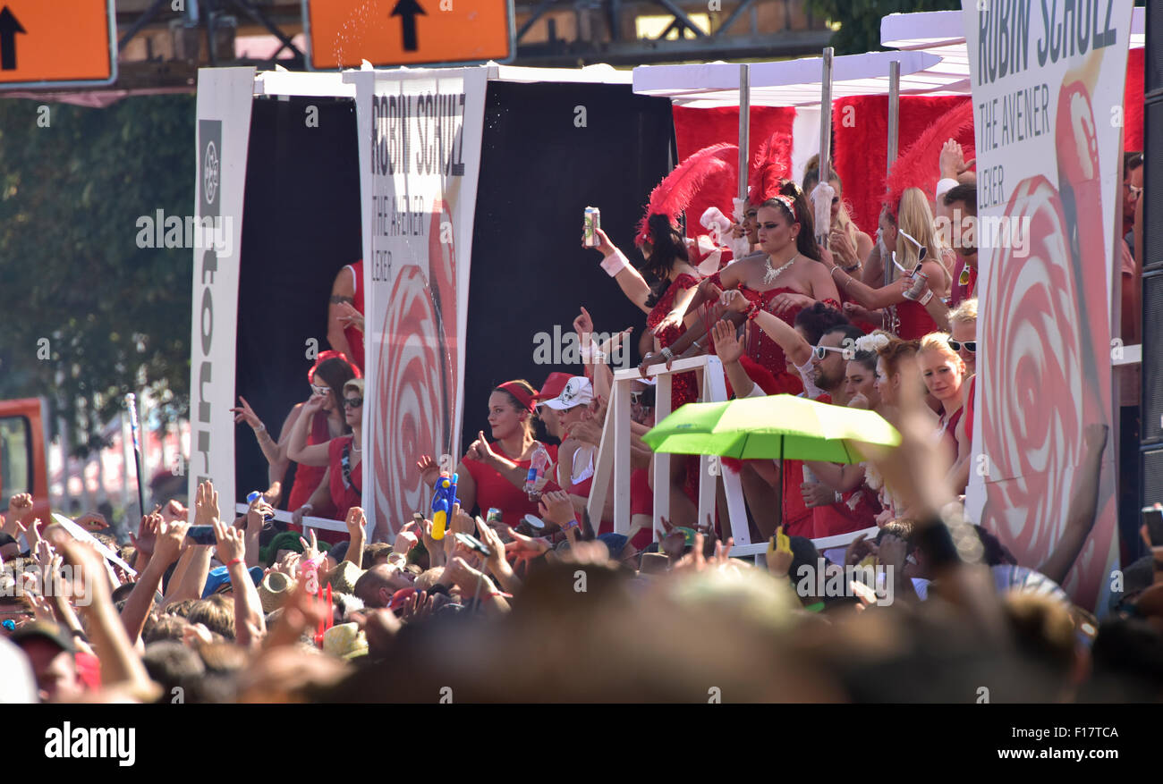 Zurich, Switzerland. 29th Aug, 2015. A Love Mobile at Zurich Streetparade slowly passes through the crowd of hundreds of thousands of partying people. Zurich's Streetparade is one of the world's largest techno music event. Credit:  Erik Tham/Alamy Live News Stock Photo