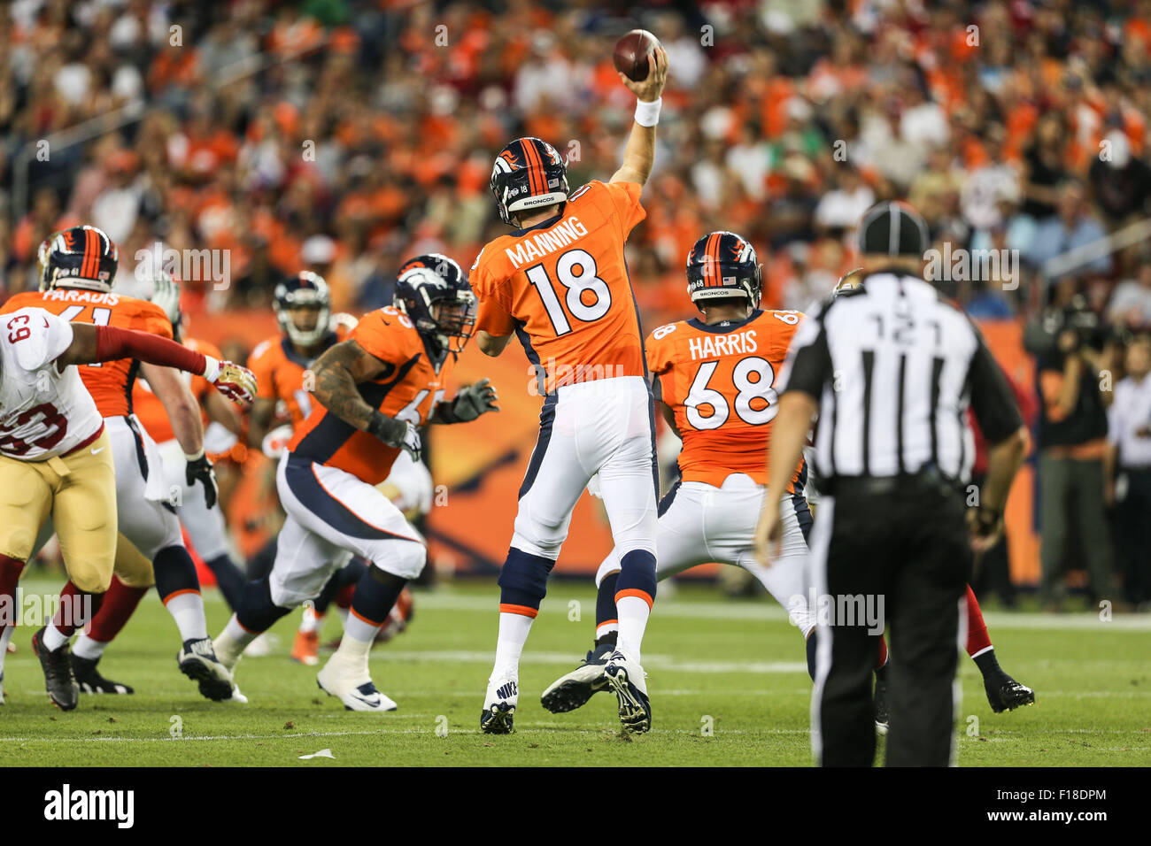 Nfl quarterback throwing ball hires stock photography and images Alamy