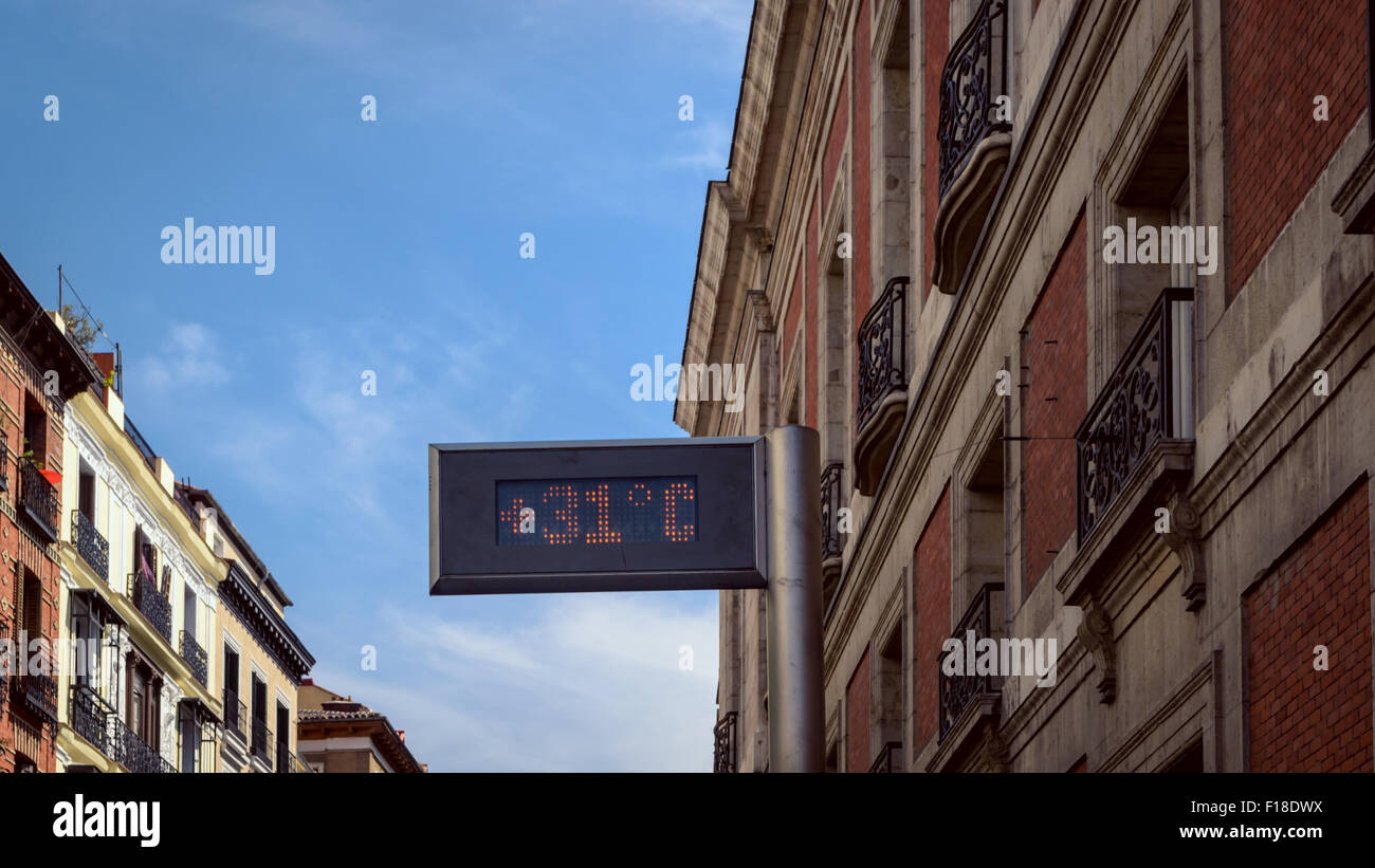 Outdoor digital thermometer display hi-res stock photography and images ...