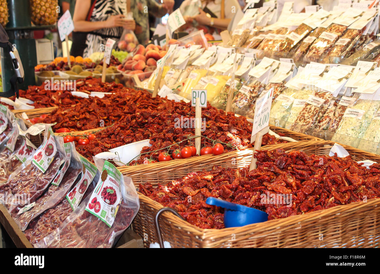 Stand auf dem Gemüsemarkt in Venedig, Nähe des Fischmarktes. Stock Photo