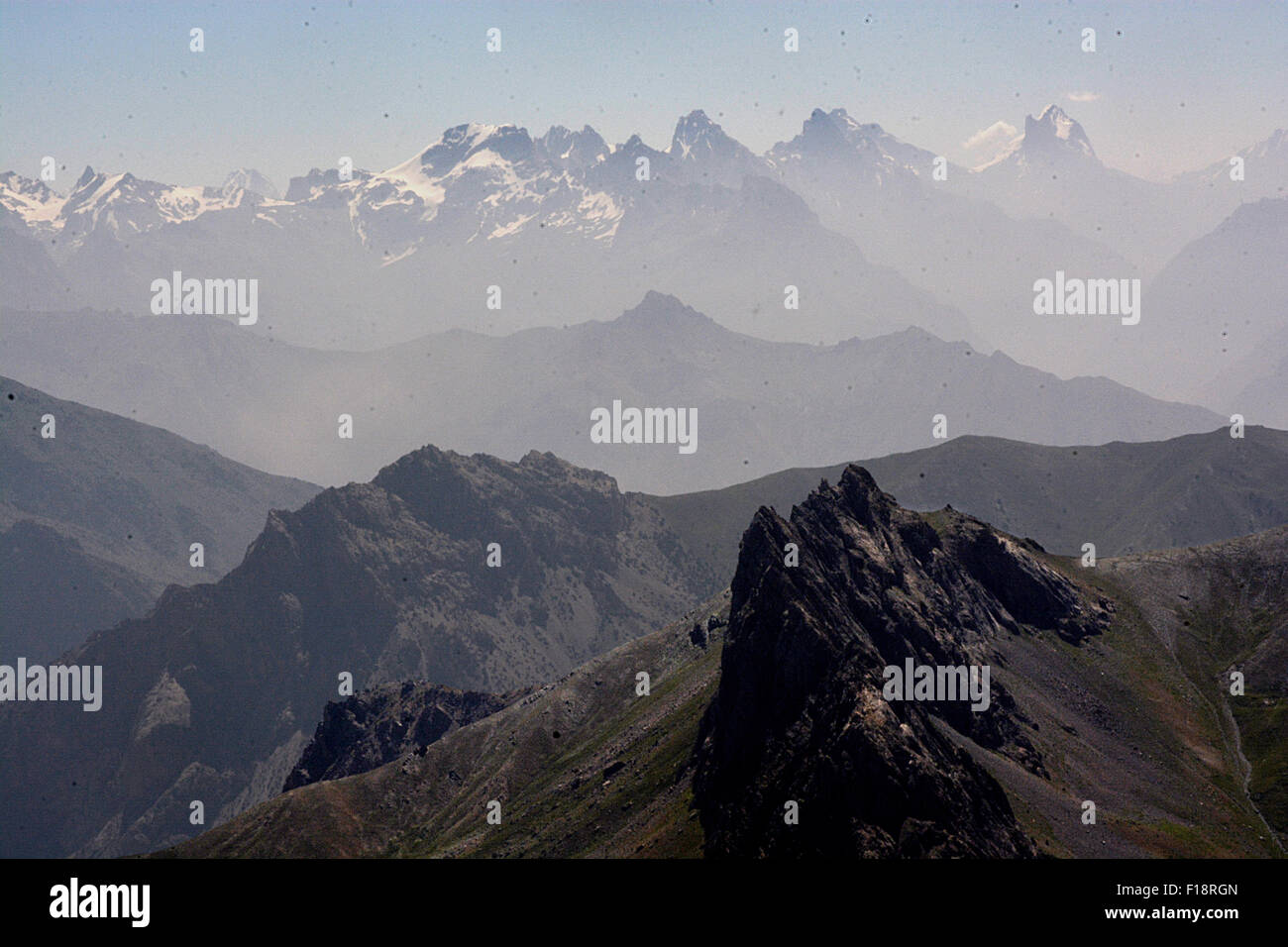 Views of snow capped mountains hi-res stock photography and images - Alamy