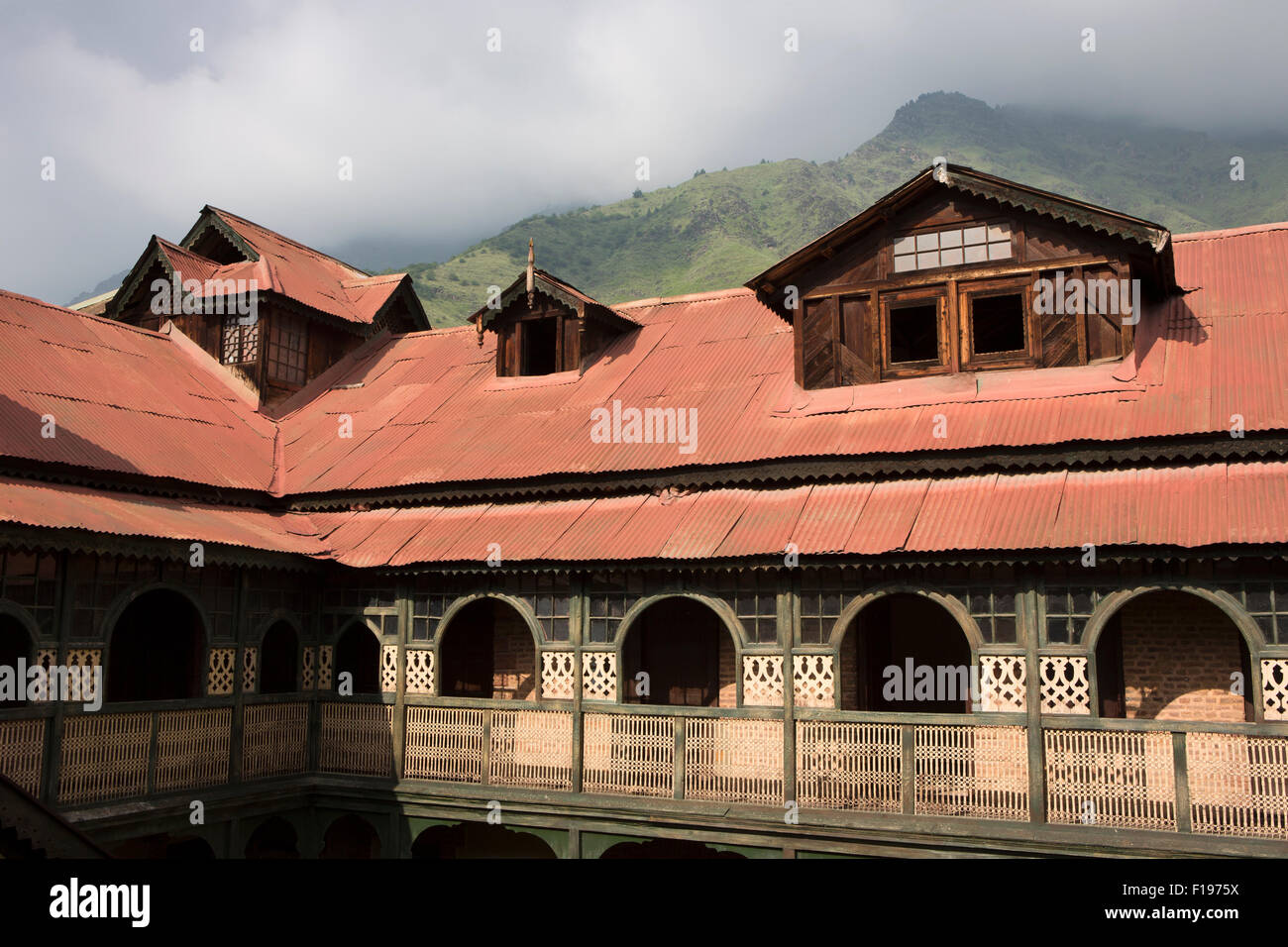 India, Jammu & Kashmir, Srinagar, Khwaja Manzil Nishati house, 1930s heritage home, with Zabarwan mountains Stock Photo