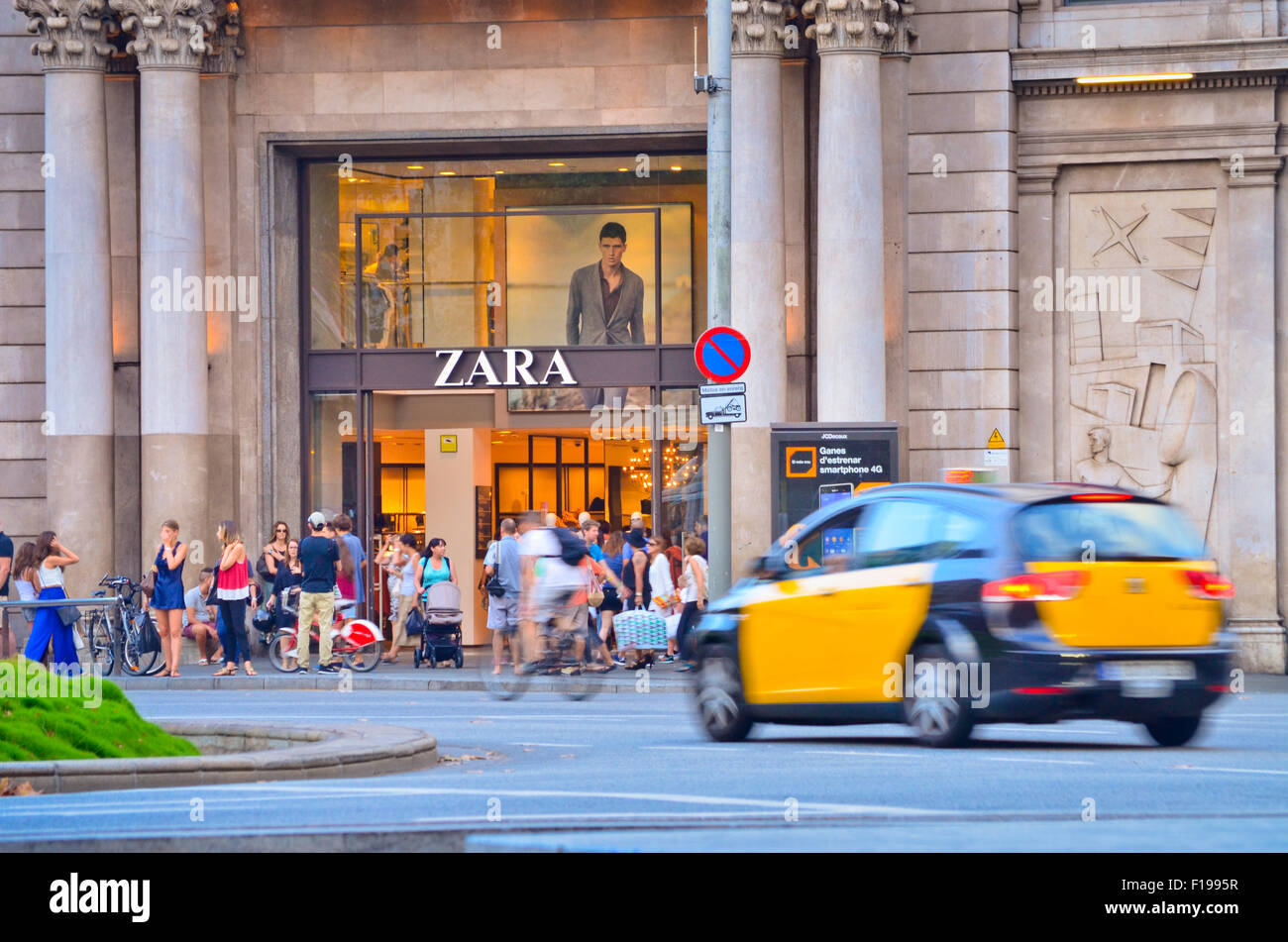 Zara store. Passeig de Gracia, Barcelona, Catalonia, Spain Stock Photo -  Alamy
