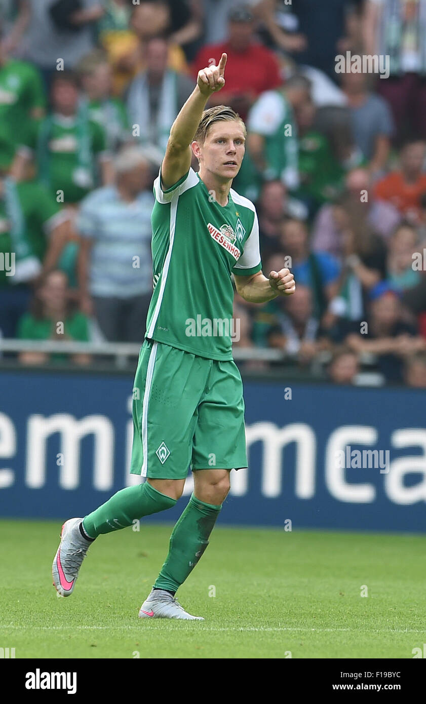 Bremen, Germany. 30th Aug, 2015. Werder's Aron Johannsson celebrates his penalty goal at 1:0 during the German Bundesliga soccer match between Werder Bremen and Borussia Moenchengladbach at the Weserstadion in Bremen, Germany, 30 August 2015. PHOTO: CARMEN JASPERSEN/DPA (EMBARGO CONDITIONS - ATTENTION: Due to the accreditation guidelines, the DFL only permits the publication and utilisation of up to 15 pictures per match on the internet and in online media during the match.) © dpa/Alamy Live News Stock Photo