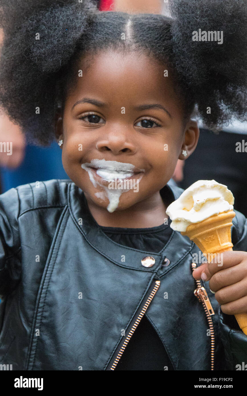 London Uk 30th August 15 A Little Girl Enjoys An Ice Cream At The Notting Hill Carnival Credit Paul Davey Alamy Live News Stock Photo Alamy
