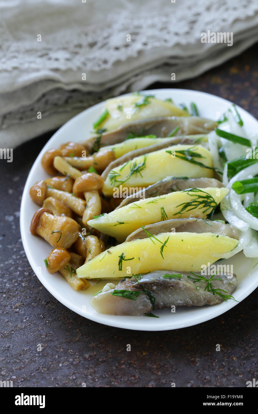 Селедка и скумбрия с картошкой