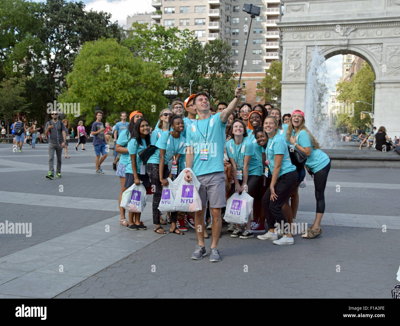 Nyu Students Greeters To Incoming Freshmen Pose For A Selfie In Stock Photo Alamy
