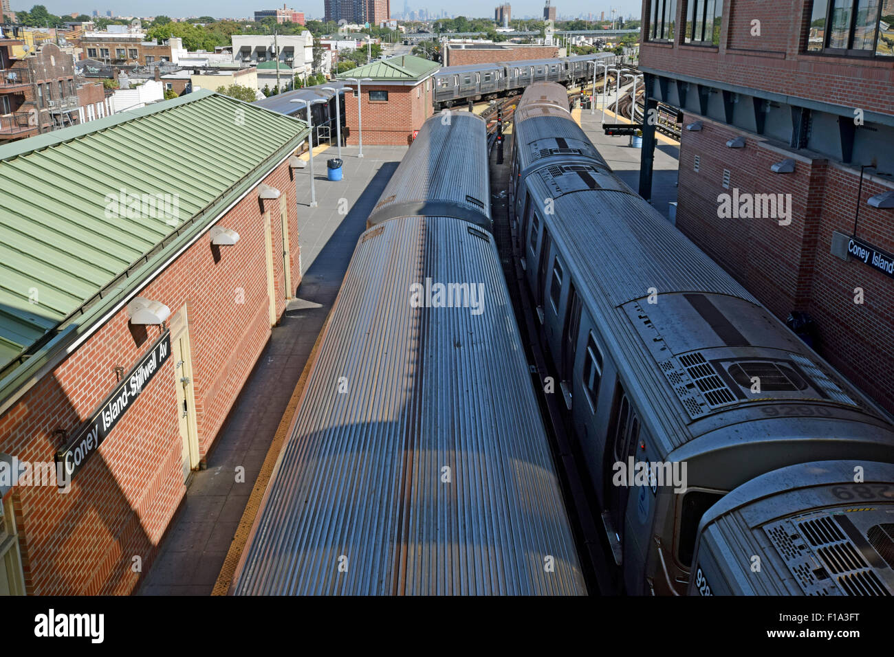 Subway surfers editorial stock photo. Image of communication - 74940223