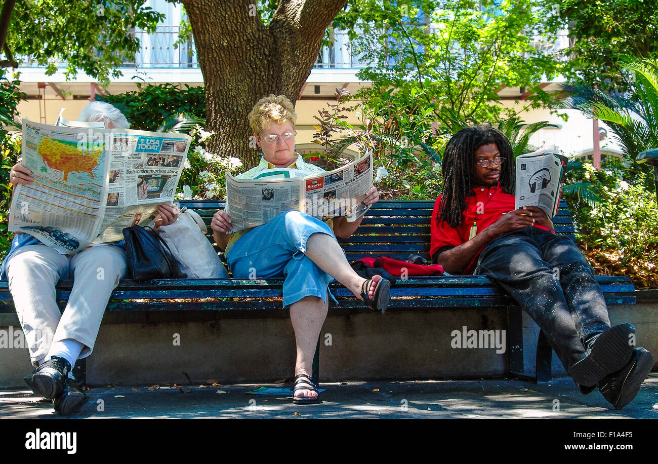 Usa Louisiana, New Orleans people sitting on the bench reads Stock Photo