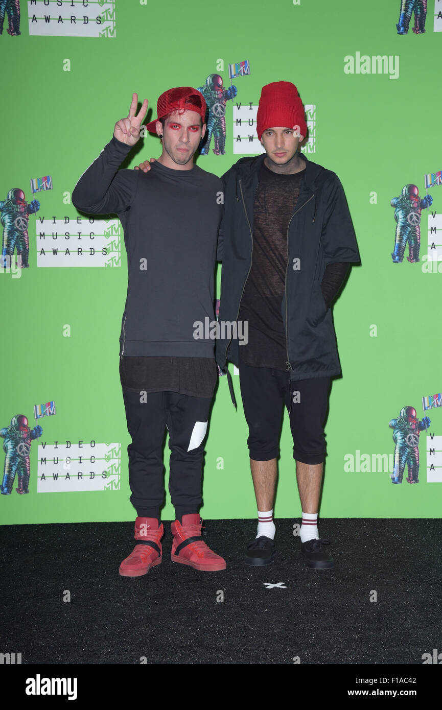 Josh Dunn Twenty One Pilots - How Tall Is Josh Dun? Twenty One Pilots Drummer's Height Revealed